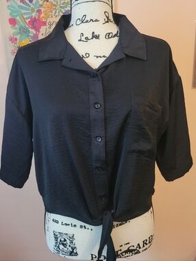 SO Goods For Life Button-Front Cropped Black Top, Front-Tie, M EUC